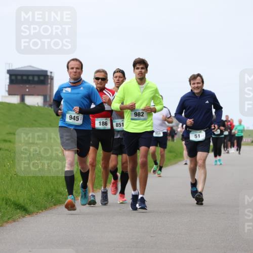 04.05.2025 - 8. Wedeler Halbmarathon Yannick Fuchs http://msf.ph/oto/7828209 04.05.2025 11:35:03 Laufen 945, 186, 851, 982, 855, 51 meine-sportfotos.de