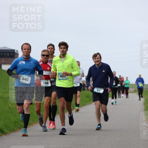 04.05.2025 - 8. Wedeler Halbmarathon Yannick Fuchs http://msf.ph/oto/7828221 04.05.2025 11:35:04 Laufen 945, 186, 982, 855, 51 meine-sportfotos.de