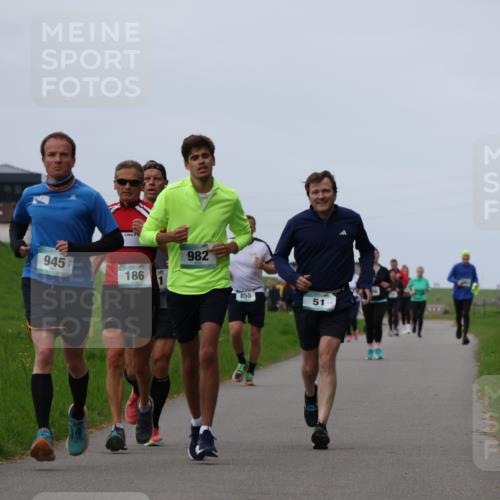 04.05.2025 - 8. Wedeler Halbmarathon Yannick Fuchs http://msf.ph/oto/7828230 04.05.2025 11:35:04 Laufen 945, 186, 982, 855, 51 meine-sportfotos.de