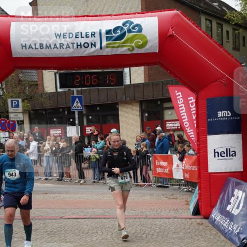 04.05.2025 - 8. Wedeler Halbmarathon Felixshl http://msf.ph/oto/7828244 04.05.2025 12:06:16 Ziel 142, 943, 970 meine-sportfotos.de