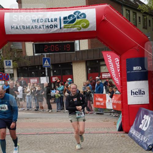 04.05.2025 - 8. Wedeler Halbmarathon Felixshl http://msf.ph/oto/7828250 04.05.2025 12:06:17 Ziel 142, 943, 970 meine-sportfotos.de