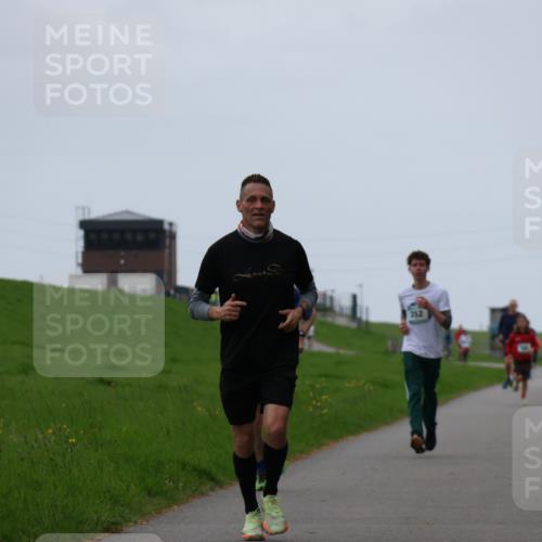04.05.2025 - 8. Wedeler Halbmarathon Yannick Fuchs http://msf.ph/oto/7828308 04.05.2025 11:15:58 Laufen 352 meine-sportfotos.de