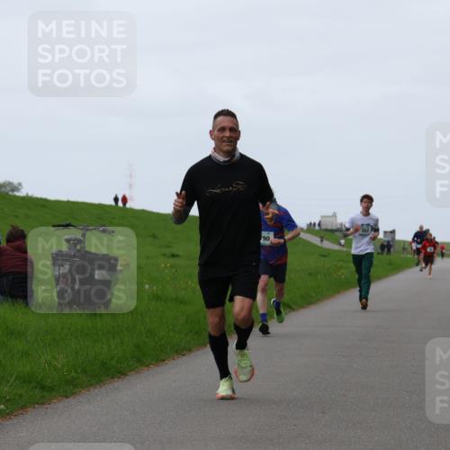 04.05.2025 - 8. Wedeler Halbmarathon Yannick Fuchs http://msf.ph/oto/7828375 04.05.2025 11:16:01 Laufen 064 meine-sportfotos.de