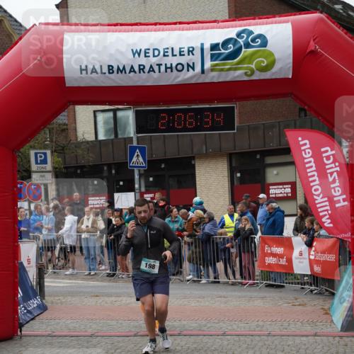 04.05.2025 - 8. Wedeler Halbmarathon Felixshl http://msf.ph/oto/7828415 04.05.2025 12:06:31 Ziel 198, 200, 431, 548 meine-sportfotos.de