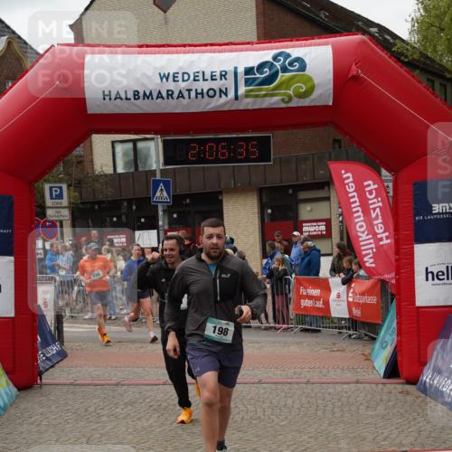 04.05.2025 - 8. Wedeler Halbmarathon Felixshl http://msf.ph/oto/7828436 04.05.2025 12:06:33 Ziel 192, 195, 198, 548 meine-sportfotos.de