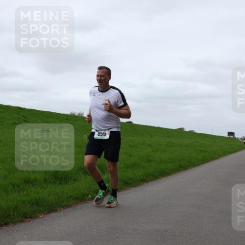 04.05.2025 - 8. Wedeler Halbmarathon Yannick Fuchs http://msf.ph/oto/7828480 04.05.2025 11:35:18 Laufen 855 meine-sportfotos.de