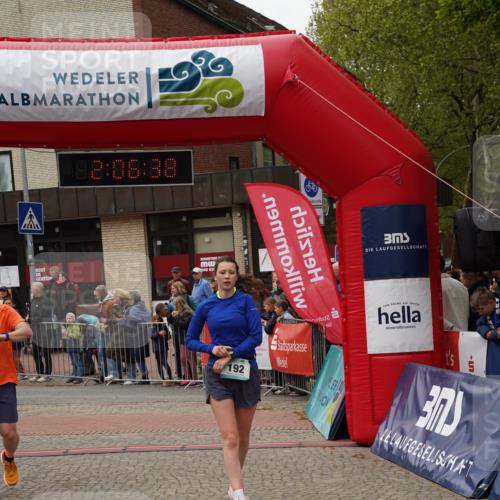 04.05.2025 - 8. Wedeler Halbmarathon Felixshl http://msf.ph/oto/7828502 04.05.2025 12:06:36 Ziel 192, 195, 198, 548, 554 meine-sportfotos.de
