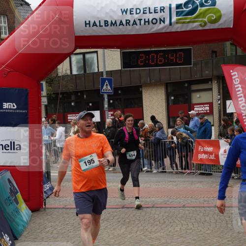 04.05.2025 - 8. Wedeler Halbmarathon Felixshl http://msf.ph/oto/7828534 04.05.2025 12:06:38 Ziel 192, 195, 548, 554 meine-sportfotos.de