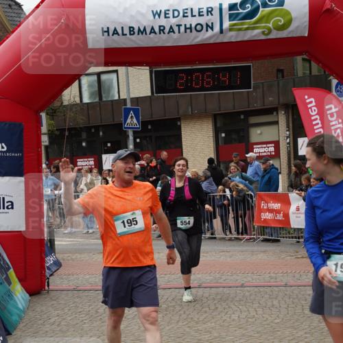 04.05.2025 - 8. Wedeler Halbmarathon Felixshl http://msf.ph/oto/7828554 04.05.2025 12:06:38 Ziel 192, 195, 548, 554 meine-sportfotos.de