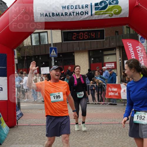 04.05.2025 - 8. Wedeler Halbmarathon Felixshl http://msf.ph/oto/7828561 04.05.2025 12:06:39 Ziel 192, 195, 554 meine-sportfotos.de