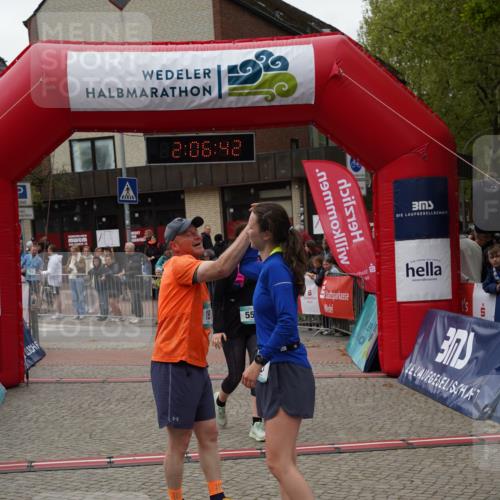 04.05.2025 - 8. Wedeler Halbmarathon Felixshl http://msf.ph/oto/7828573 04.05.2025 12:06:40 Ziel 192, 195, 554 meine-sportfotos.de
