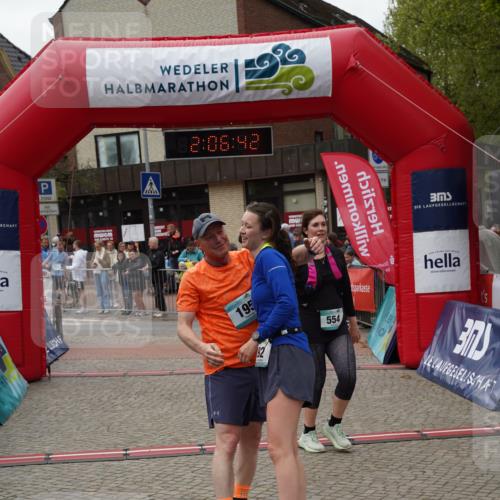 04.05.2025 - 8. Wedeler Halbmarathon Felixshl http://msf.ph/oto/7828602 04.05.2025 12:06:40 Ziel 192, 195, 554 meine-sportfotos.de