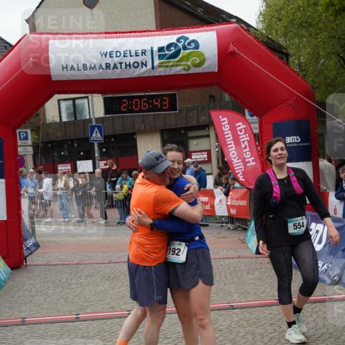 04.05.2025 - 8. Wedeler Halbmarathon Felixshl http://msf.ph/oto/7828638 04.05.2025 12:06:41 Ziel 192, 195, 554 meine-sportfotos.de