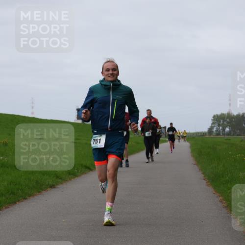 04.05.2025 - 8. Wedeler Halbmarathon Yannick Fuchs http://msf.ph/oto/7828661 04.05.2025 11:35:37 Laufen 751 meine-sportfotos.de