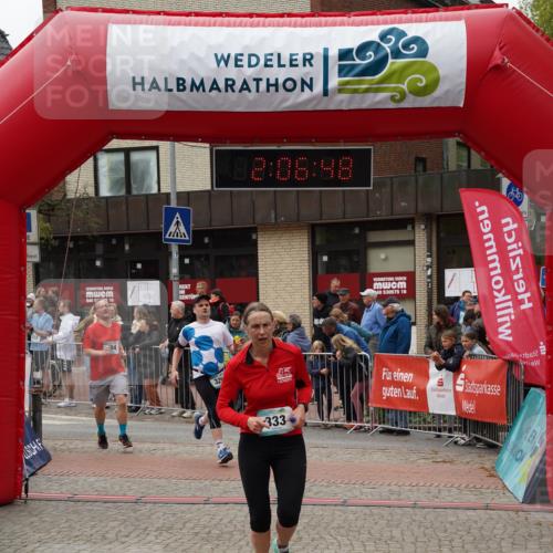 04.05.2025 - 8. Wedeler Halbmarathon Felixshl http://msf.ph/oto/7828686 04.05.2025 12:06:46 Ziel 304, 329, 333 meine-sportfotos.de