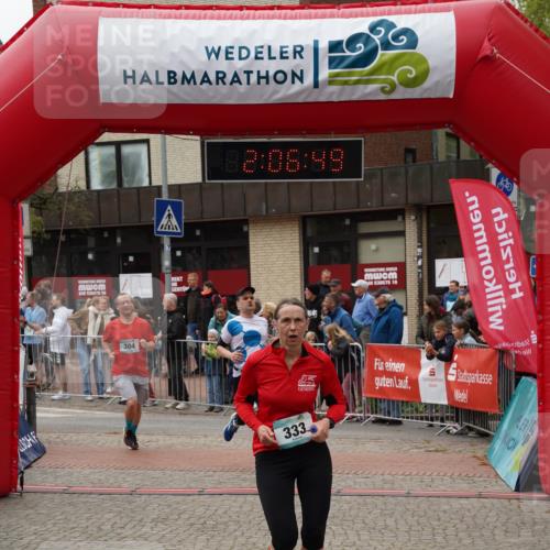 04.05.2025 - 8. Wedeler Halbmarathon Felixshl http://msf.ph/oto/7828697 04.05.2025 12:06:47 Ziel 304, 329, 333 meine-sportfotos.de