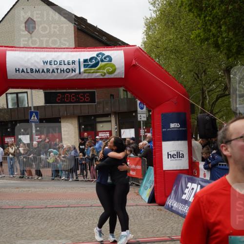 04.05.2025 - 8. Wedeler Halbmarathon Felixshl http://msf.ph/oto/7828810 04.05.2025 12:06:54 Ziel 304, 329, 515, 976 meine-sportfotos.de