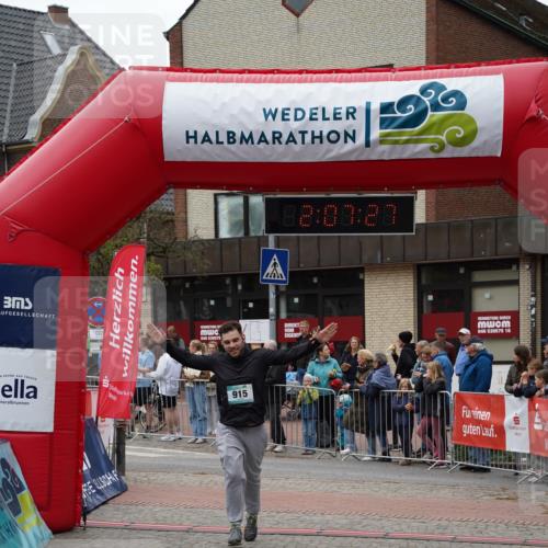 04.05.2025 - 8. Wedeler Halbmarathon Felixshl http://msf.ph/oto/7828953 04.05.2025 12:07:25 Ziel 915 meine-sportfotos.de