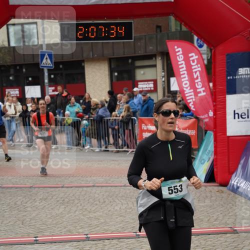 04.05.2025 - 8. Wedeler Halbmarathon Felixshl http://msf.ph/oto/7829118 04.05.2025 12:07:32 Ziel 95, 171, 553 meine-sportfotos.de