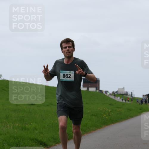 04.05.2025 - 8. Wedeler Halbmarathon Yannick Fuchs http://msf.ph/oto/7829226 04.05.2025 11:17:15 Laufen 862 meine-sportfotos.de