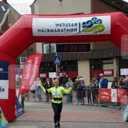 04.05.2025 - 8. Wedeler Halbmarathon Felixshl http://msf.ph/oto/7829235 04.05.2025 12:08:03 Ziel 17 meine-sportfotos.de