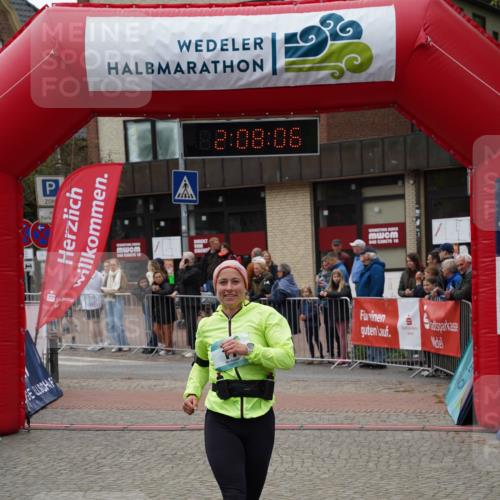 04.05.2025 - 8. Wedeler Halbmarathon Felixshl http://msf.ph/oto/7829306 04.05.2025 12:08:04 Ziel 17 meine-sportfotos.de