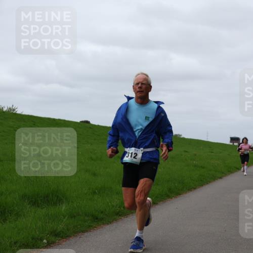 04.05.2025 - 8. Wedeler Halbmarathon Yannick Fuchs http://msf.ph/oto/7829419 04.05.2025 11:36:37 Laufen 16, 312 meine-sportfotos.de