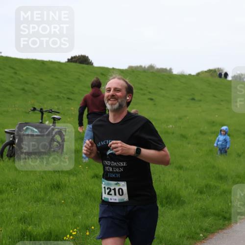 04.05.2025 - 8. Wedeler Halbmarathon Yannick Fuchs http://msf.ph/oto/7829452 04.05.2025 11:17:38 Laufen 1210, 139 meine-sportfotos.de