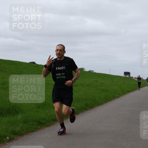 04.05.2025 - 8. Wedeler Halbmarathon Yannick Fuchs http://msf.ph/oto/7829531 04.05.2025 11:36:44 Laufen  meine-sportfotos.de