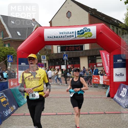 04.05.2025 - 8. Wedeler Halbmarathon Felixshl http://msf.ph/oto/7829552 04.05.2025 12:08:43 Ziel 93, 335, 1153 meine-sportfotos.de