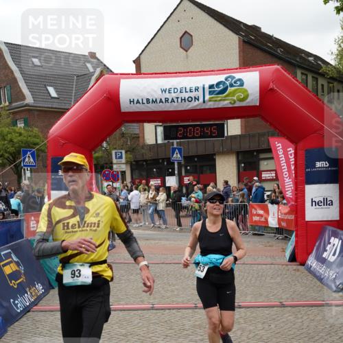 04.05.2025 - 8. Wedeler Halbmarathon Felixshl http://msf.ph/oto/7829560 04.05.2025 12:08:43 Ziel 93, 335, 1153 meine-sportfotos.de