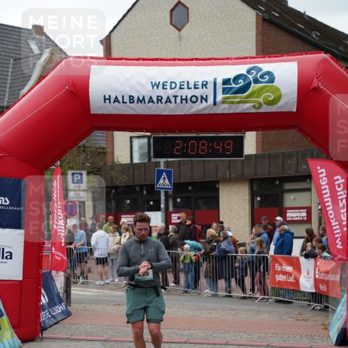 04.05.2025 - 8. Wedeler Halbmarathon Felixshl http://msf.ph/oto/7829592 04.05.2025 12:08:46 Ziel 93, 335, 1153 meine-sportfotos.de