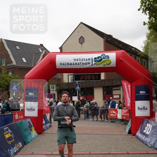 04.05.2025 - 8. Wedeler Halbmarathon Felixshl http://msf.ph/oto/7829612 04.05.2025 12:08:48 Ziel 335 meine-sportfotos.de