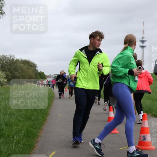 04.05.2025 - 8. Wedeler Halbmarathon Yannick Fuchs http://msf.ph/oto/7829638 04.05.2025 11:17:53 Laufen 1215 meine-sportfotos.de