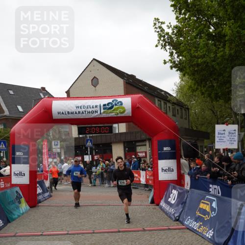04.05.2025 - 8. Wedeler Halbmarathon Felixshl http://msf.ph/oto/7829668 04.05.2025 12:08:57 Ziel 12, 13, 269, 479, 491 meine-sportfotos.de
