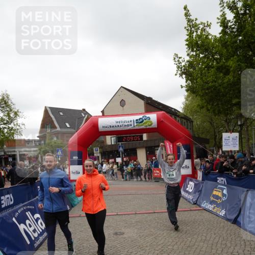 04.05.2025 - 8. Wedeler Halbmarathon Felixshl http://msf.ph/oto/7829800 04.05.2025 12:09:03 Ziel 12, 13, 479, 491, 818 meine-sportfotos.de