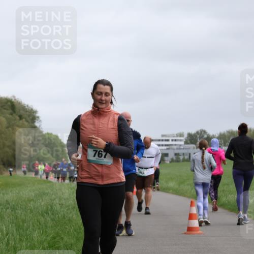 04.05.2025 - 8. Wedeler Halbmarathon Yannick Fuchs http://msf.ph/oto/7829889 04.05.2025 11:18:23 Laufen 767, 822 meine-sportfotos.de