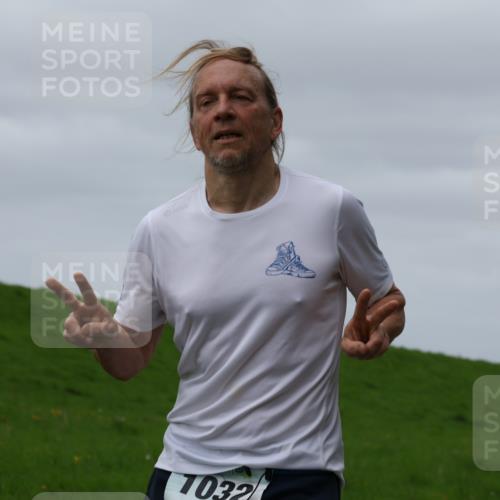 04.05.2025 - 8. Wedeler Halbmarathon Yannick Fuchs http://msf.ph/oto/7830016 04.05.2025 11:37:28 Laufen 1032 meine-sportfotos.de