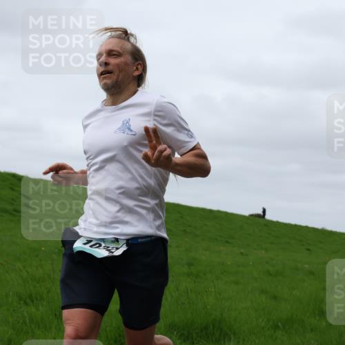 04.05.2025 - 8. Wedeler Halbmarathon Yannick Fuchs http://msf.ph/oto/7830036 04.05.2025 11:37:29 Laufen 1022 meine-sportfotos.de