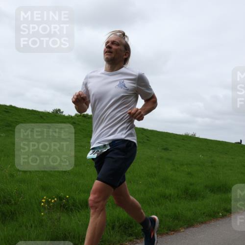 04.05.2025 - 8. Wedeler Halbmarathon Yannick Fuchs http://msf.ph/oto/7830047 04.05.2025 11:37:29 Laufen  meine-sportfotos.de