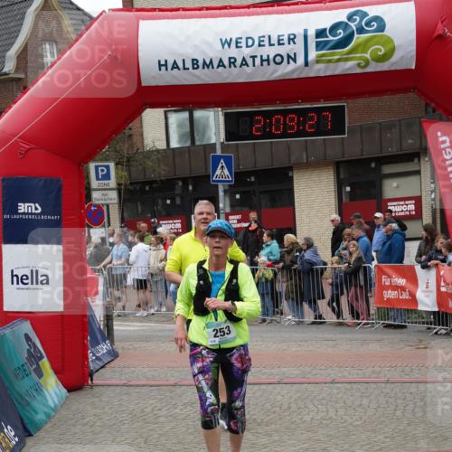 04.05.2025 - 8. Wedeler Halbmarathon Felixshl http://msf.ph/oto/7830078 04.05.2025 12:09:25 Ziel 36, 253 meine-sportfotos.de