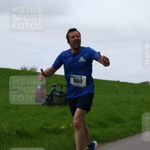 04.05.2025 - 8. Wedeler Halbmarathon Yannick Fuchs http://msf.ph/oto/7830090 04.05.2025 11:18:44 Laufen 860 meine-sportfotos.de