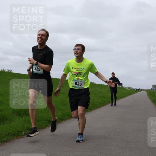 04.05.2025 - 8. Wedeler Halbmarathon Yannick Fuchs http://msf.ph/oto/7830282 04.05.2025 11:37:45 Laufen 325, 935 meine-sportfotos.de