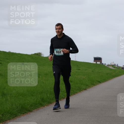 04.05.2025 - 8. Wedeler Halbmarathon Yannick Fuchs http://msf.ph/oto/7830310 04.05.2025 11:37:47 Laufen 552 meine-sportfotos.de