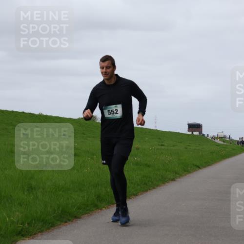 04.05.2025 - 8. Wedeler Halbmarathon Yannick Fuchs http://msf.ph/oto/7830323 04.05.2025 11:37:47 Laufen 552 meine-sportfotos.de