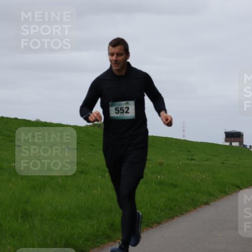 04.05.2025 - 8. Wedeler Halbmarathon Yannick Fuchs http://msf.ph/oto/7830328 04.05.2025 11:37:47 Laufen 552 meine-sportfotos.de