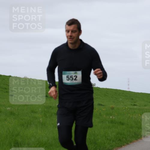 04.05.2025 - 8. Wedeler Halbmarathon Yannick Fuchs http://msf.ph/oto/7830335 04.05.2025 11:37:47 Laufen 552 meine-sportfotos.de