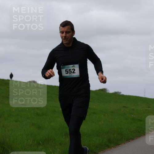 04.05.2025 - 8. Wedeler Halbmarathon Yannick Fuchs http://msf.ph/oto/7830340 04.05.2025 11:37:48 Laufen 552 meine-sportfotos.de