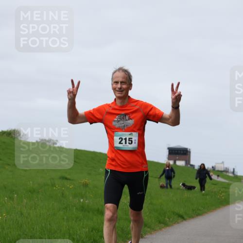 04.05.2025 - 8. Wedeler Halbmarathon Yannick Fuchs http://msf.ph/oto/7830470 04.05.2025 11:38:47 Laufen 215 meine-sportfotos.de