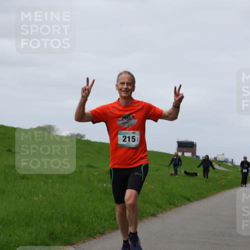 04.05.2025 - 8. Wedeler Halbmarathon Yannick Fuchs http://msf.ph/oto/7830480 04.05.2025 11:38:48 Laufen 215 meine-sportfotos.de